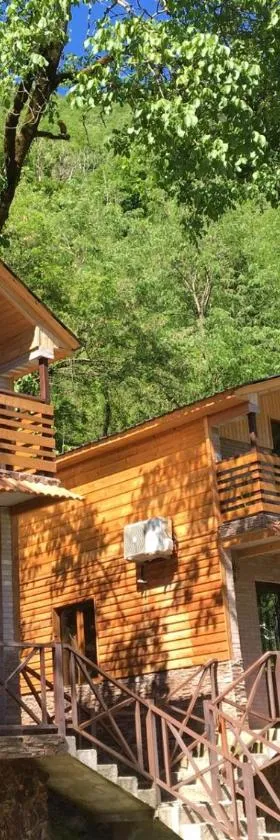 Cottages in mountains，位于K'veda Bzubzu的酒店