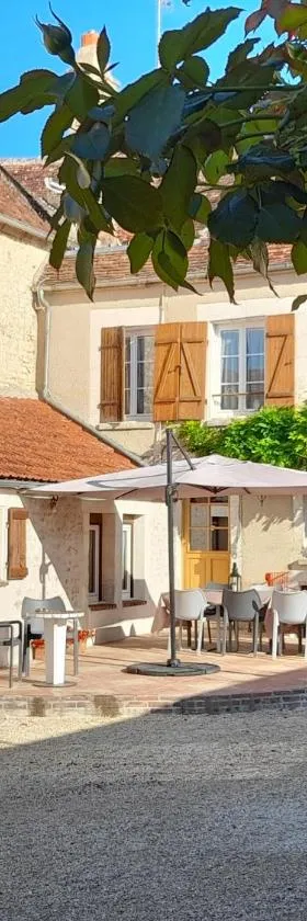 Aux Sources de Ouanne，位于Ouanne的酒店