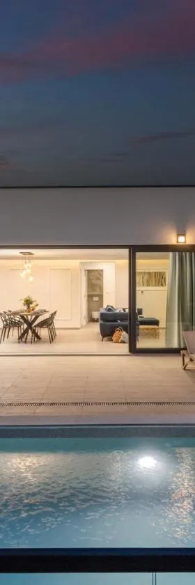 Villa Coralis With Heated Pool，位于沃希的酒店