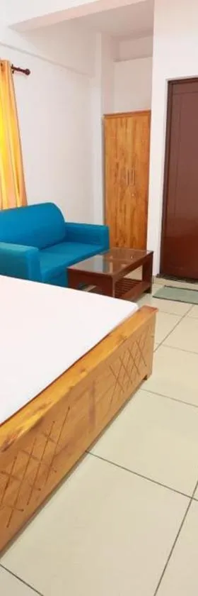 CR Residence, Attingal，位于Attingal的酒店