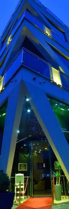 Hotel PALACE，位于大克拉杜沙的酒店