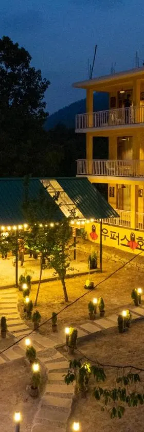 Whoopers Hostel Manali，位于马拉里的酒店