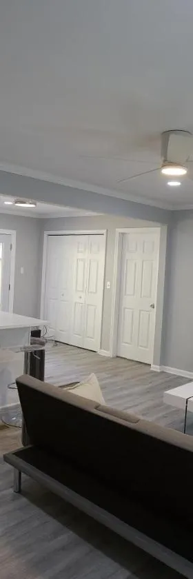 Decatur 2 BR Bliss Modern Comfort，位于迪凯特的酒店