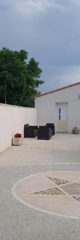 La Teranga proche La Rochelle，位于Nuaillé-dʼAunis的酒店