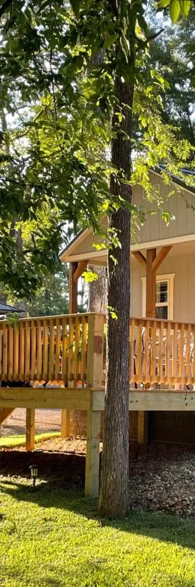 Cozy Cabin in Crestwood Subdivision，位于Avinger的酒店