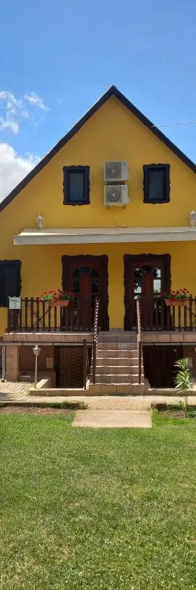 Krisztina Apartman 2-3，位于Szigethalom的酒店