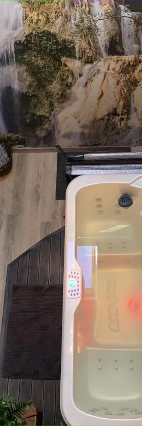 Petite Maison chaleureuse avec jacuzzi privatif，位于Savigny-sous-Mâlain的酒店