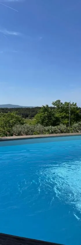Sainte Victoire le Cabanon，位于Puyloubier的酒店