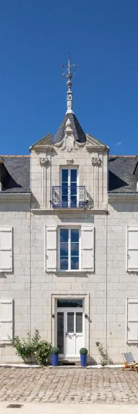 Casa Mila & Spa - Maison d'Hôtes raffinée vue Loire, Spa & Piscine，位于Saint-Mathurin的酒店