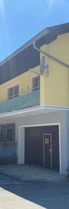 Pension Kinzl mit E-Ladestation，位于Offenhausen的酒店