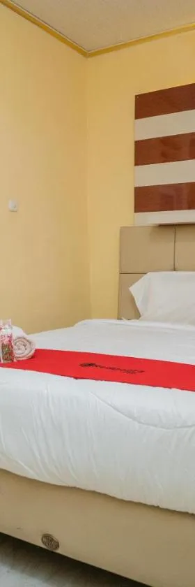 RedDoorz Plus Syariah near Pasar Turi，位于Kandangsapi的酒店