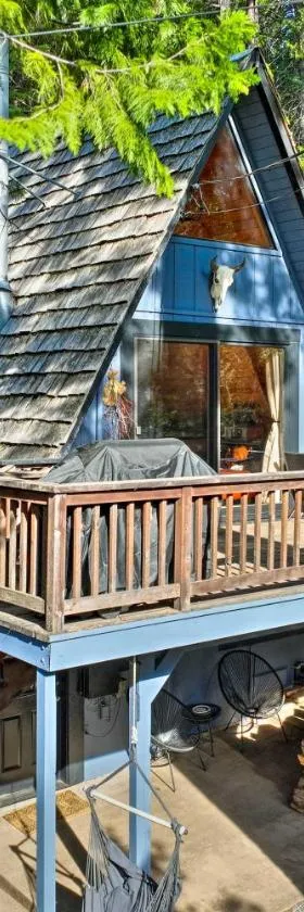 Decks, Grills and Fire Pit Camp Connell Hideaway!，位于Camp Connell的酒店
