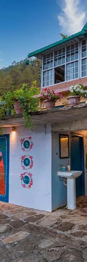 Vista Hostel Jeolikote, Nainital，位于Patwa Dunga的酒店