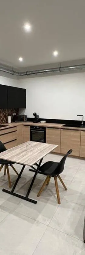 Belle appartement avec parking gratuit，位于Blanzy的酒店