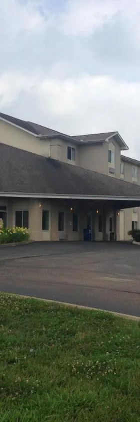 Ameristay Inn & Suites，位于Waverly的酒店