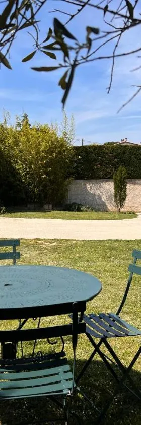 Adorable Gîte (10mn Uzès)，位于Collias的酒店