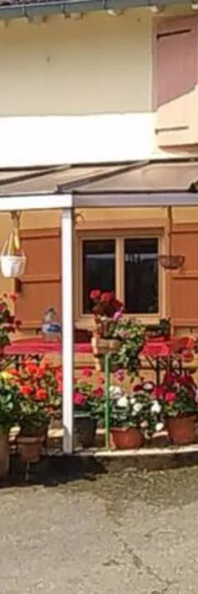GITE A LA FERME，位于Montesquieu-Avantès的酒店