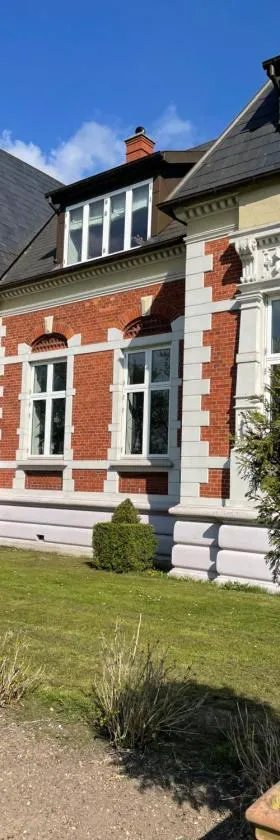Dobbeltværelse i smuk palævilla，位于Stenstrup的酒店