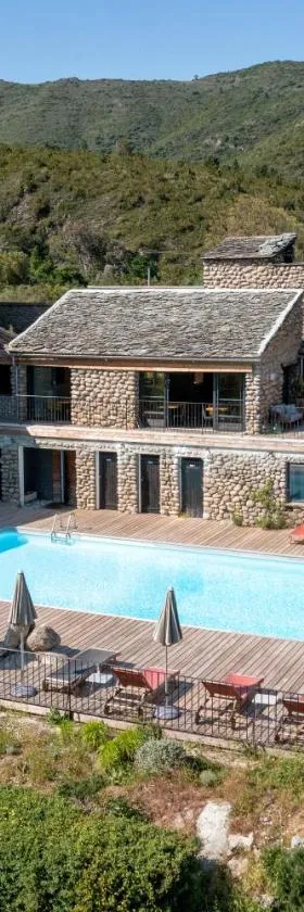 Hotel Restaurant & Spa E Caselle，位于韦纳科的酒店