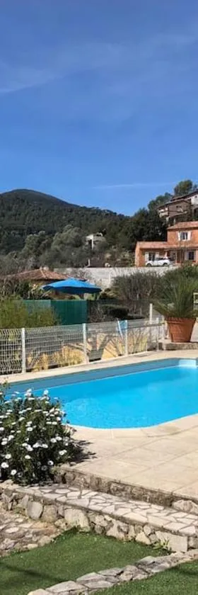 Studio indépendant de 32 m² dans les oliviers，位于Belgentier的酒店