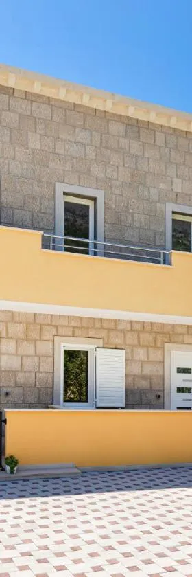 Olive tree apartment 1，位于Prijevor的酒店