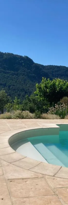 Villa Câline chambres d'hôtes，位于Vesseaux的酒店