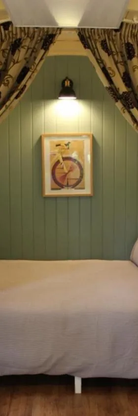 The Kestrel Shepherd Hut, Whitehouse Farm，位于斯托马基特的酒店