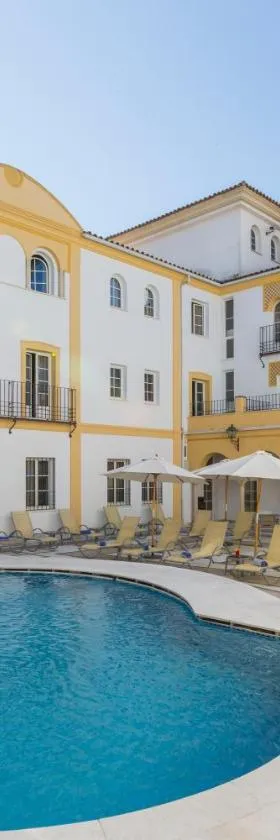 Hotel Macià Alfaros，位于科尔多瓦的酒店