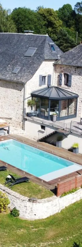 Au Relais de Laborde，位于Saint-Germain-les-Vergnes的酒店
