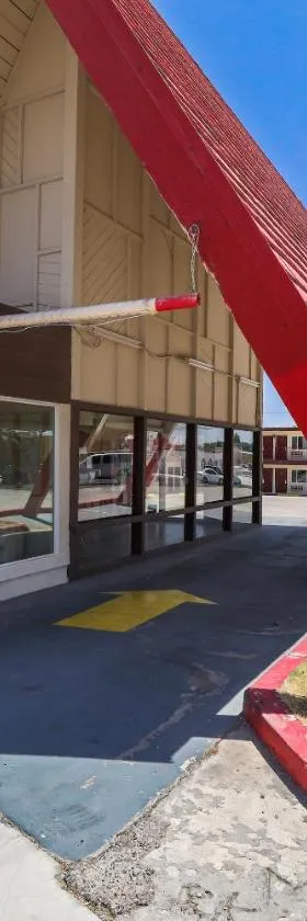 针城红屋顶汽车旅馆，位于针城的酒店