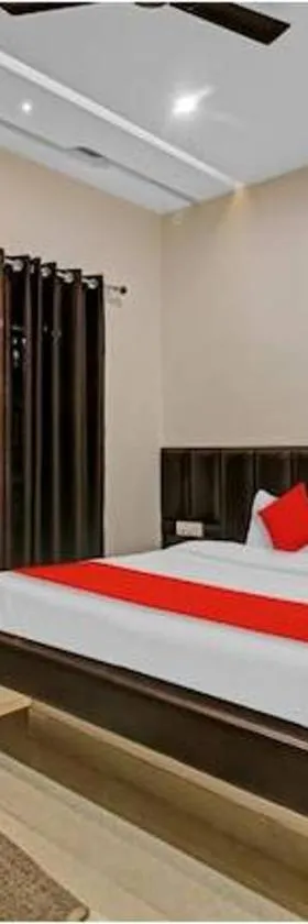 Hotel Four Petals，位于博帕尔的酒店