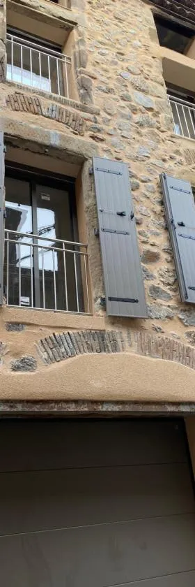 Appartements neufs avec garages dans maison de village，位于Andance的酒店