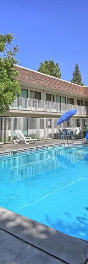 波特维尔6号汽车旅馆，位于波特维尔的酒店