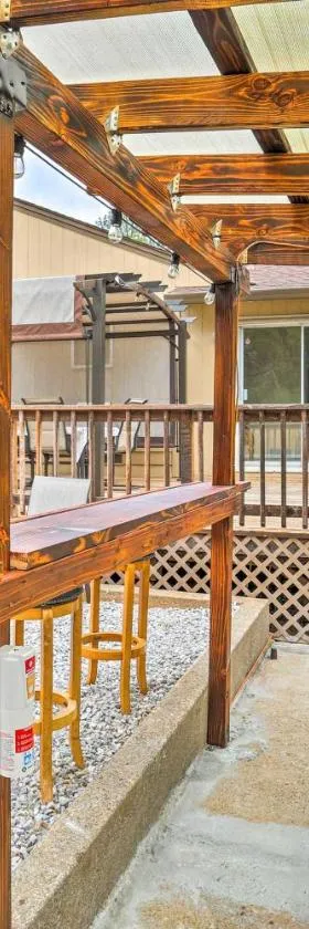 Home in Shasta Lake Near Redding Early Check-In!，位于沙斯塔湖的酒店