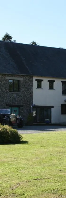 The Magnolias B&B，位于Moyon的酒店