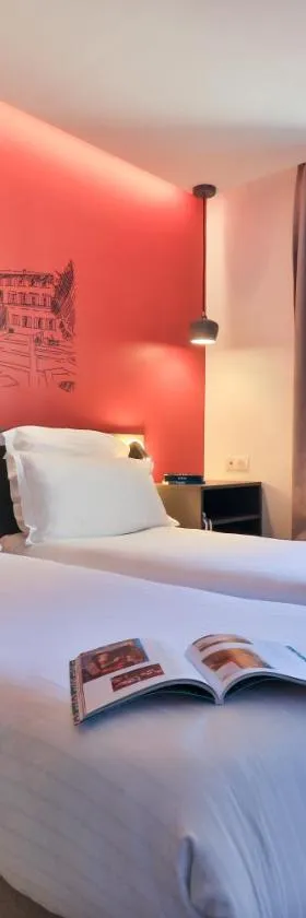 Hôtel restaurant Kyriad Fréjus，位于弗雷瑞斯的酒店