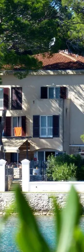 Diana B&B，位于木洛希尼的酒店