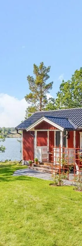 Ekudden. Idylliskt nära sjö. Egen strand.，位于利姆福萨的酒店