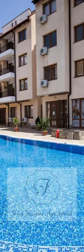 Four seasons apartment - Oasis beach resort，位于Bliznatsi的酒店