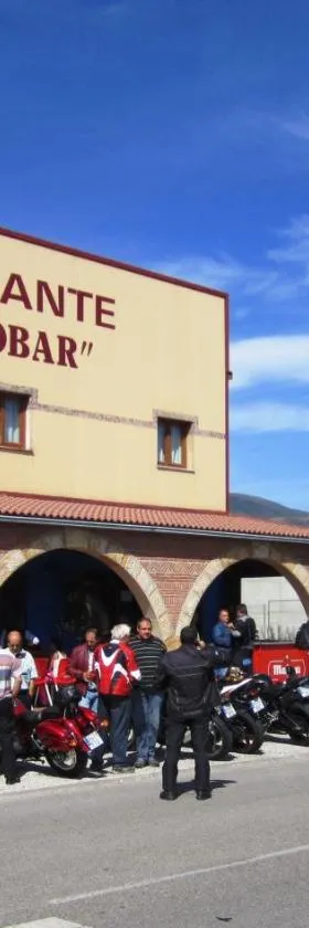 厄尔格罗巴尔旅馆，位于雷诺萨的酒店
