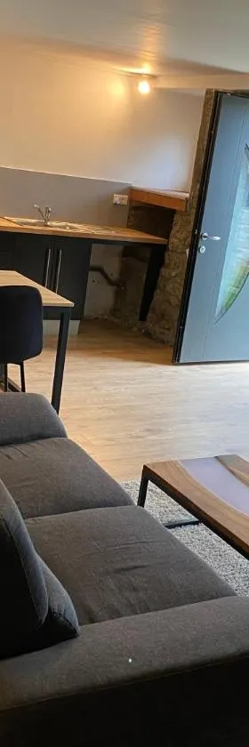 Logement cocooning au cœur de la nature，位于Saint-Symphorien的酒店