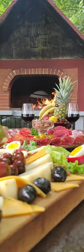 Holiday House Trnovac，位于Trnovac的酒店