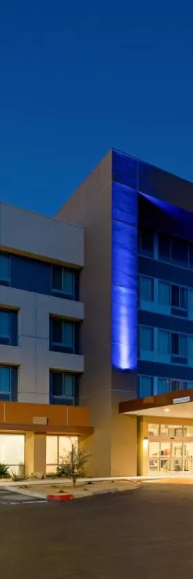Holiday Inn Express & Suites Palm Desert - Millennium by IHG，位于棕榈荒漠的酒店