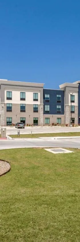 Best Western Plus Choctaw Inn & Suites，位于Choctaw的酒店