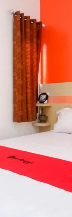 RedDoorz Syariah near Alun Alun Kota Rembang，位于Rembang的酒店