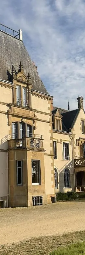 Chateau Tout Y Fault，位于Loriges的酒店