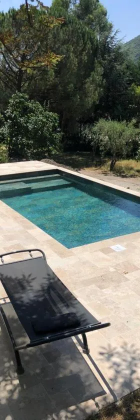Gite pour 2 personnes dans agréable maison d'hôtes，位于Saint-Florent-sur-Auzonnet的酒店