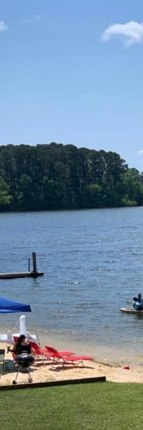 Alpine Lakeview Motel Room WiFi,Sandy beach Boat Ramp,Pier,Marina,Bath House with Laundromat，位于Hemphill的酒店