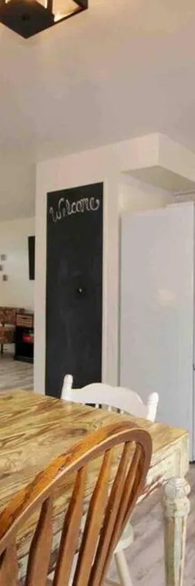 Cheerful 3 Bedroom on a Park 10 Miles from Eugene，位于克雷斯韦尔的酒店