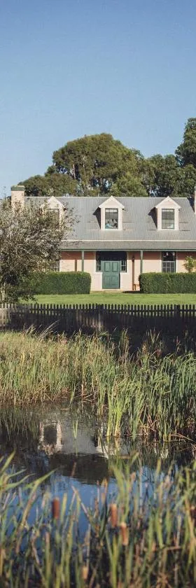 CLAYFIELD HOMESTEAD - rustic country accommodation，位于Bishopsbourne的酒店